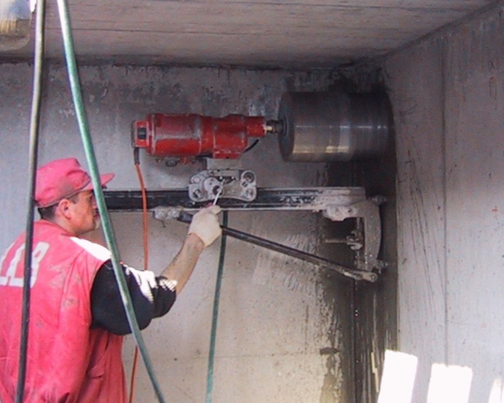 Wiercenie w betonie techniką diamentową